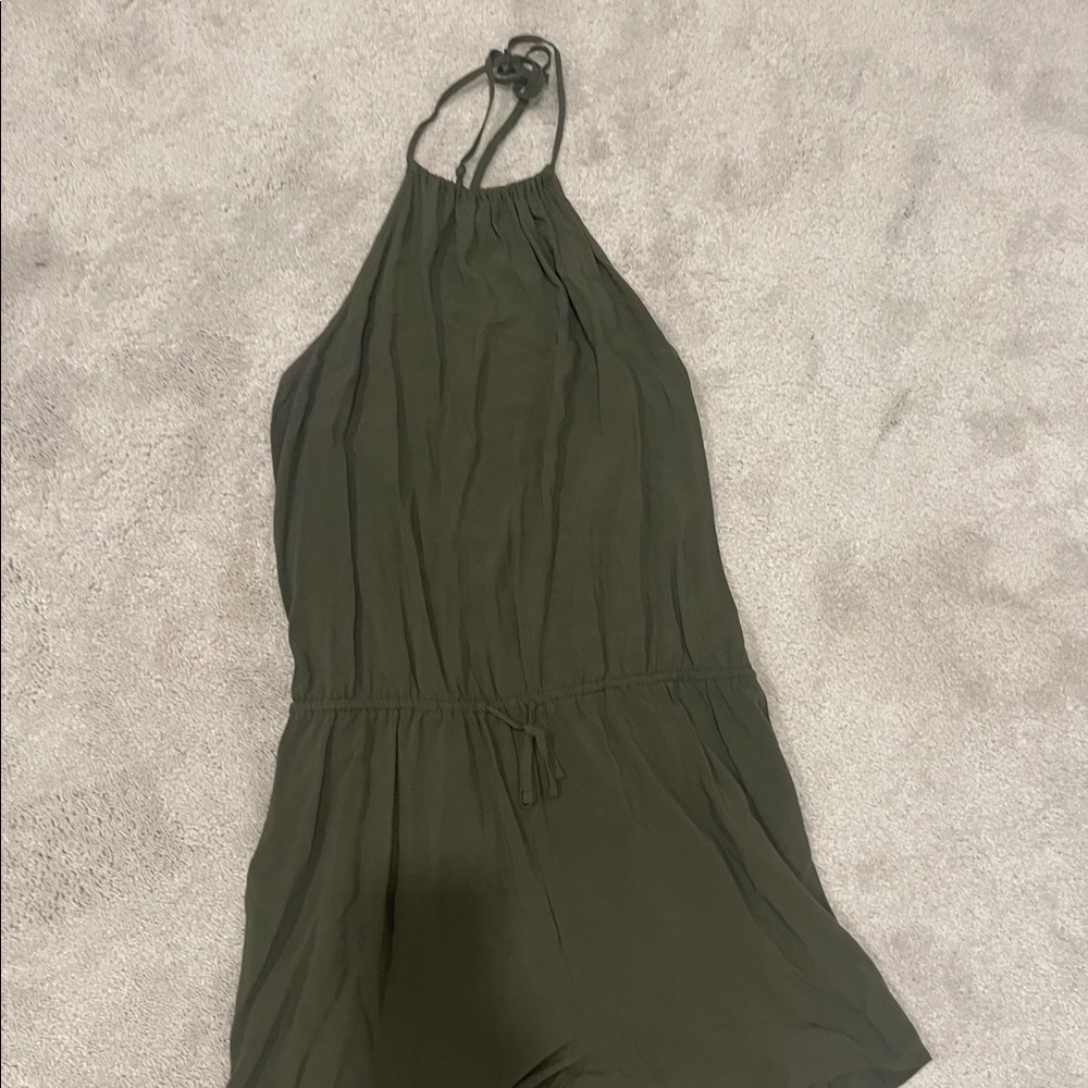 High Kneck Green Romper